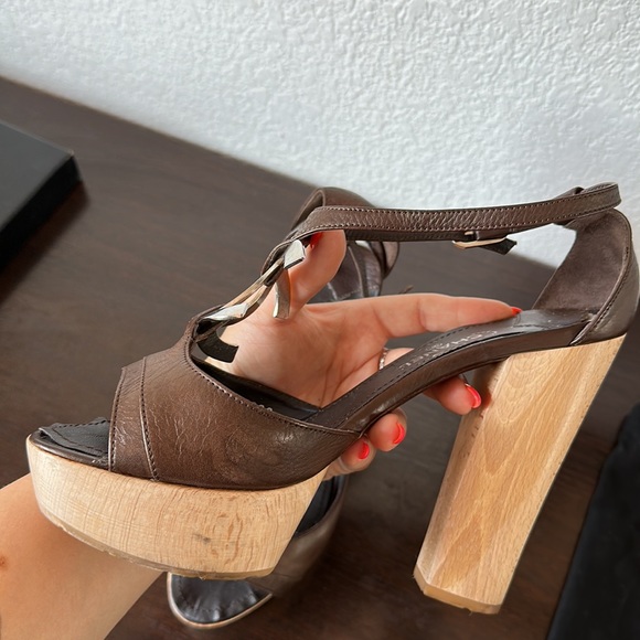 AUHTHENTIC Chanel Sandals - Picture 3 of 15